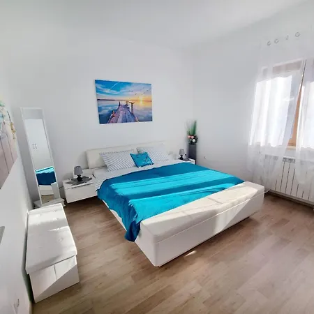 Renovierte In Zambratija Mit Grossem Garten By Interhome *