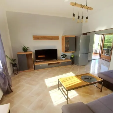 아파트 Renovierte In Zambratija Mit Grossem Garten By Interhome *