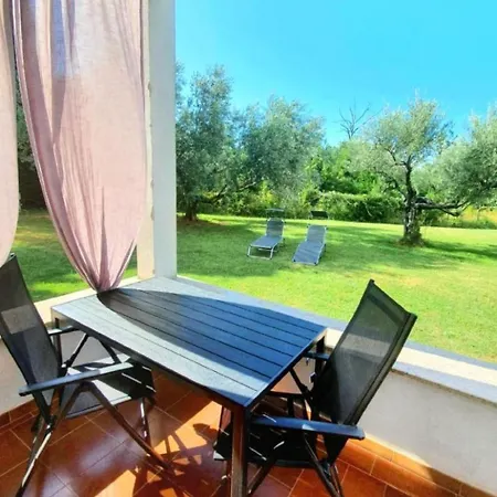 아파트 Renovierte In Zambratija Mit Grossem Garten By Interhome