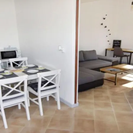 Renovierte In Zambratija Mit Grossem Garten By Interhome 아파트