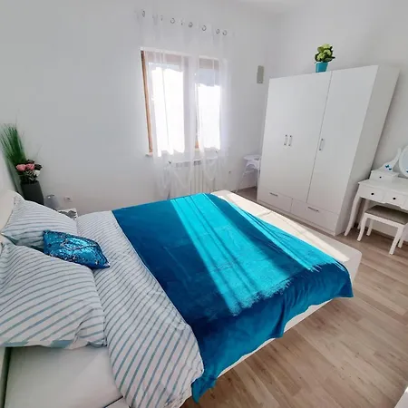 Renovierte In Zambratija Mit Grossem Garten By Interhome 아파트 *