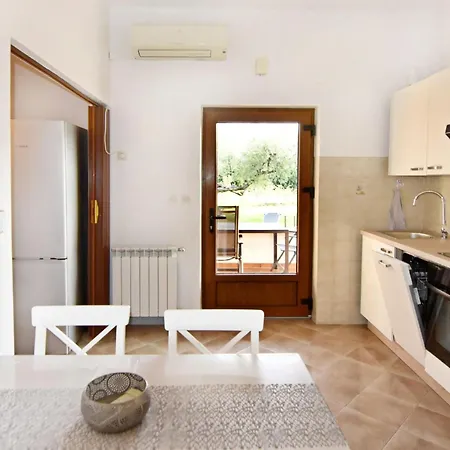 Renovierte In Zambratija Mit Grossem Garten By Interhome Umag