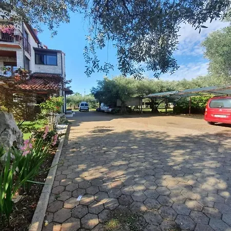 Renovierte In Zambratija Mit Grossem Garten By Interhome 아파트