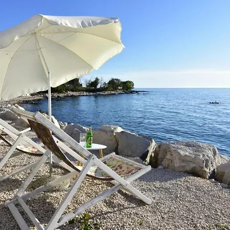 Renovierte In Zambratija Mit Grossem Garten By Interhome Apartmán *